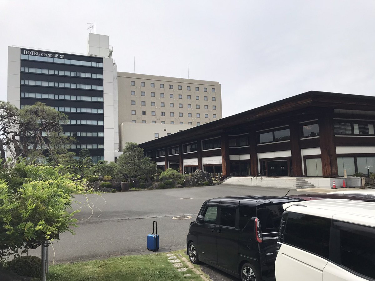 Ryujimero's tweet photo. 到着！
Kentaroさんの好きそうなディナーショーが…

いまからyujiさんを探しに行きます https://t.co/FnHbwIEh88