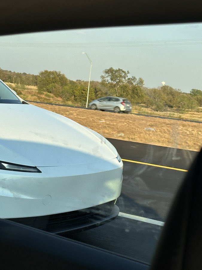 TSLA_inside_'s tweet photo. Ucuz model Y kamuflajsız göründü nasıl beğendiniz mi?
Gelsin mi diyorsunuz?
#tesla #cheaptesla https://t.co/8AEEMZWDgq
