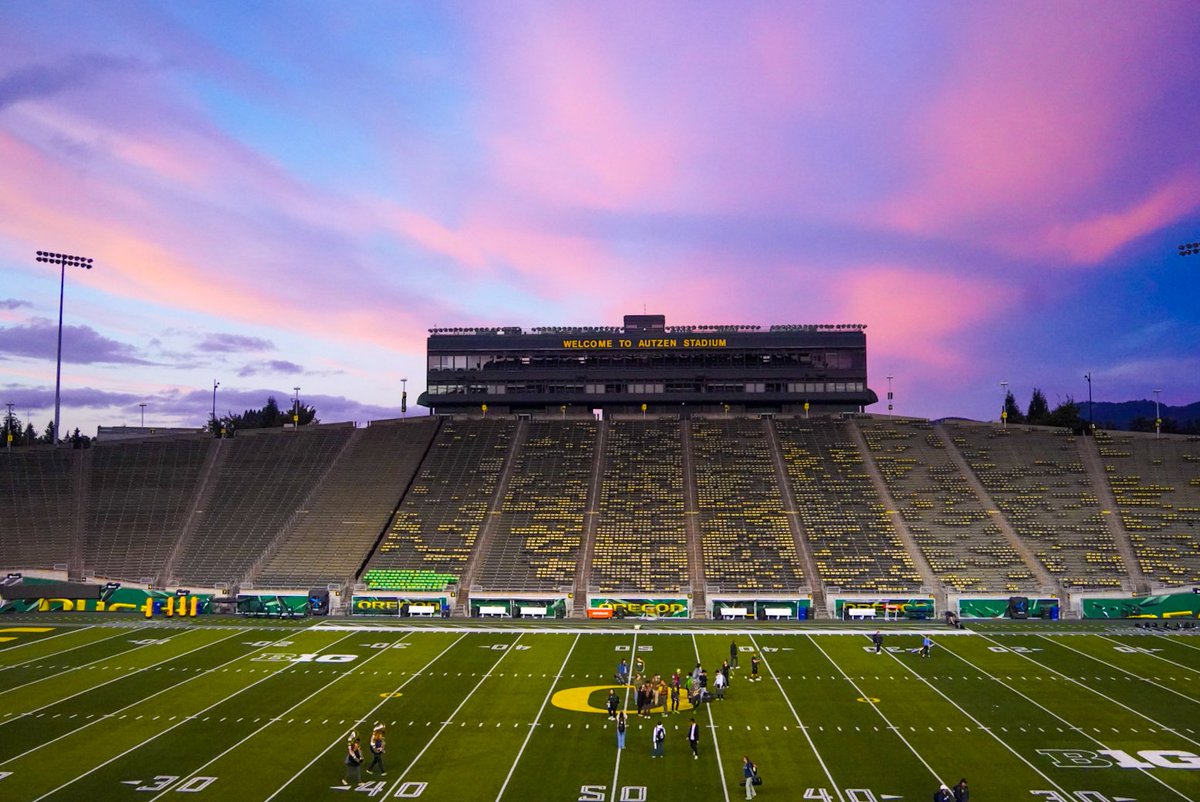 CSGOregon's tweet image. Autzen views from sunset tonight