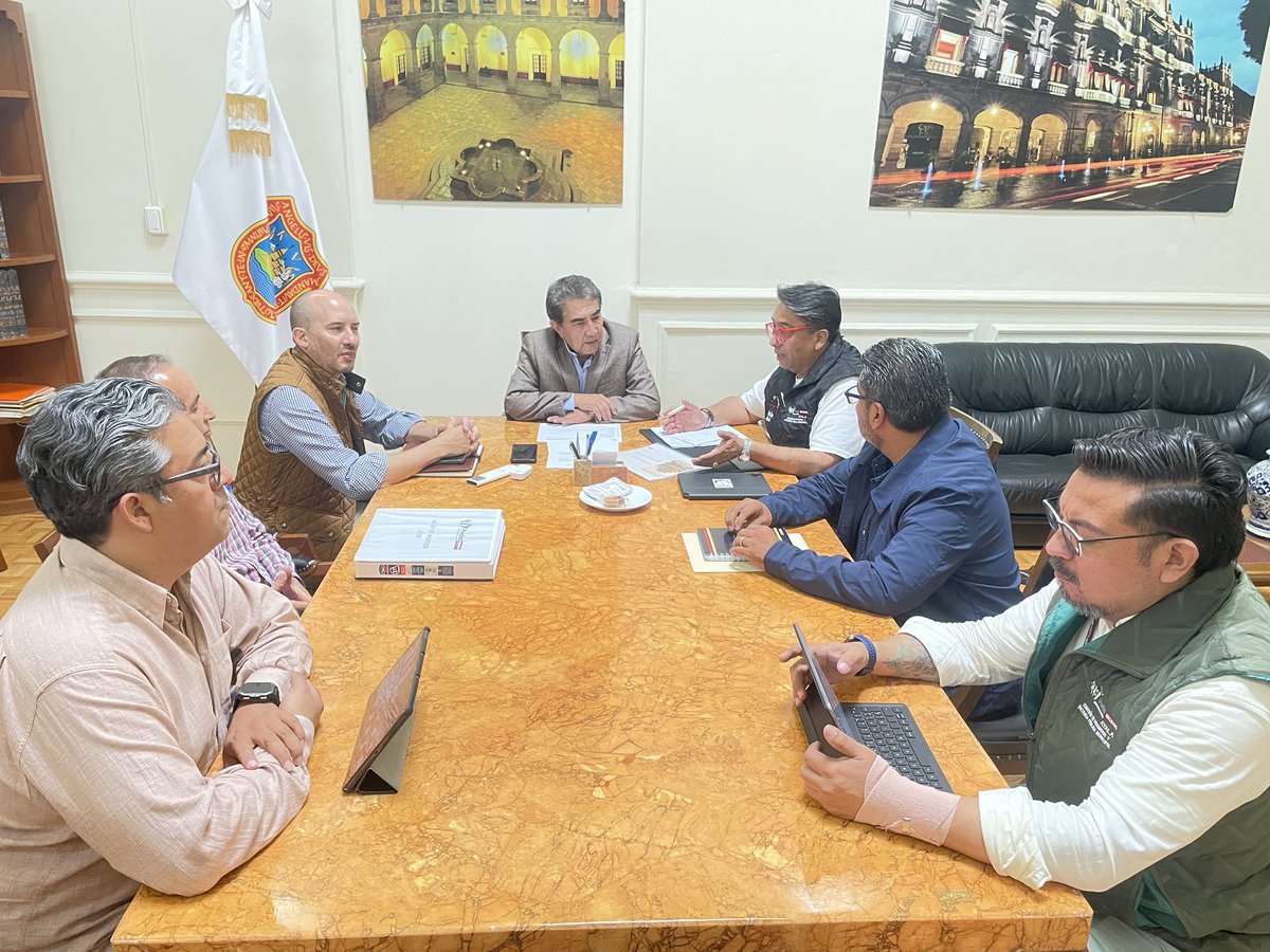 Dándole seguimiento a la mesa de trabajo  con el Secretario del Ayuntamiento y el Tesorero Municipal.