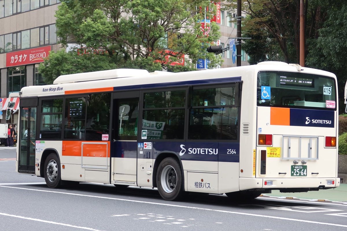 urawa_sun's tweet photo. 先月から運用開始したYNBの現行エルガが撮れて嬉しかったです😊✨
2564/2RG-LV290N4
@横浜駅西口 2025/10/03
#相鉄バス #YNB https://t.co/ws0nPBwwxU