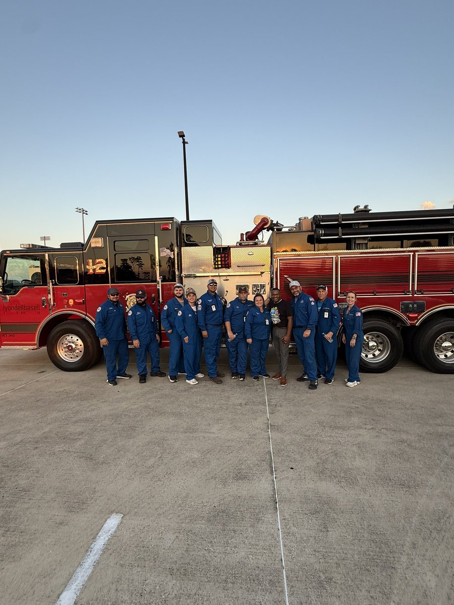 tchill_'s tweet image. We had a great time celebrating our Falcons during the Homecoming Parade! It was all about community pride and Falcon spirit shining through. Huge thanks to everyone who made it a fantastic celebration!  #WeAreChannelview