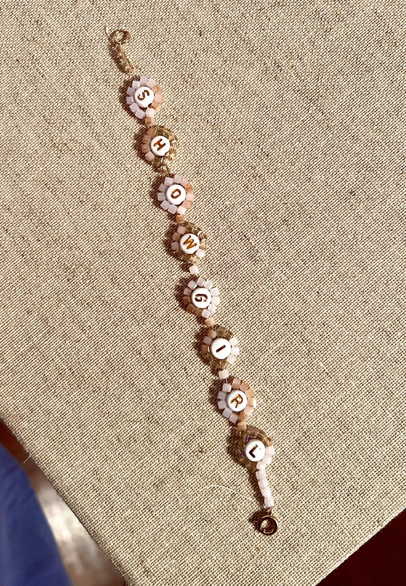 karadotolo's tweet photo. Last minute bracelet making for #tsthelifeofashowgirl @taylornation13 @taylorswift13 https://t.co/uXD7XokrkH
