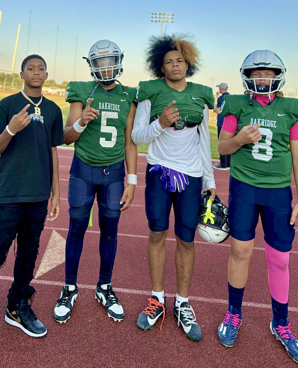 Finally gt to see my bruddas tweak out‼️ Other squad threw the towel in 3rd QT 😩😮‍💨 #texasports #legends #TheFuture #BROTHERHOOD #goonsquad 

<a href="/sunshine_MF8/">Miles Fincher</a> <a href="/djLandor2pointO/">Dankiea Landor Jr.</a> <a href="/Jeremiah_Guap/">Jeremiah Moore</a> <a href="/TXMSSports/">Texas Middle School & Youth Sports</a> <a href="/DeAnthony91/">Hoodscout</a>
