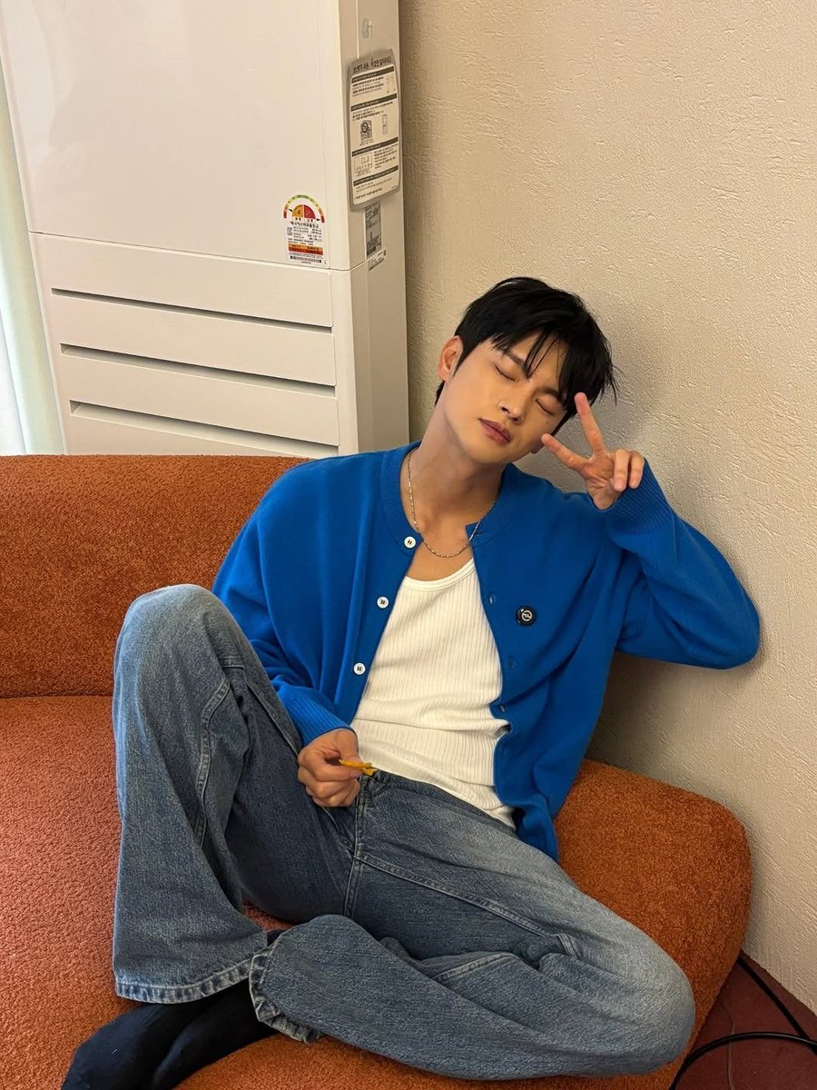 서인국 tweet media