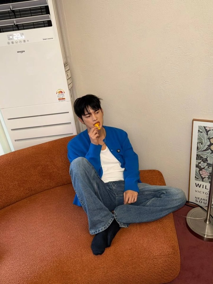 서인국 tweet media