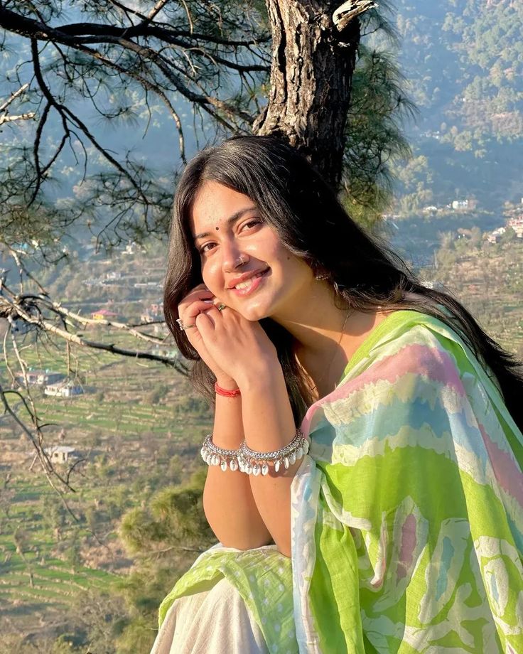 मिलने की चाहत फिर से ले आती है तेरे करीब, 
लफ़्जों की तलाश ढूँढ लेती है तेरे दिल का पता!