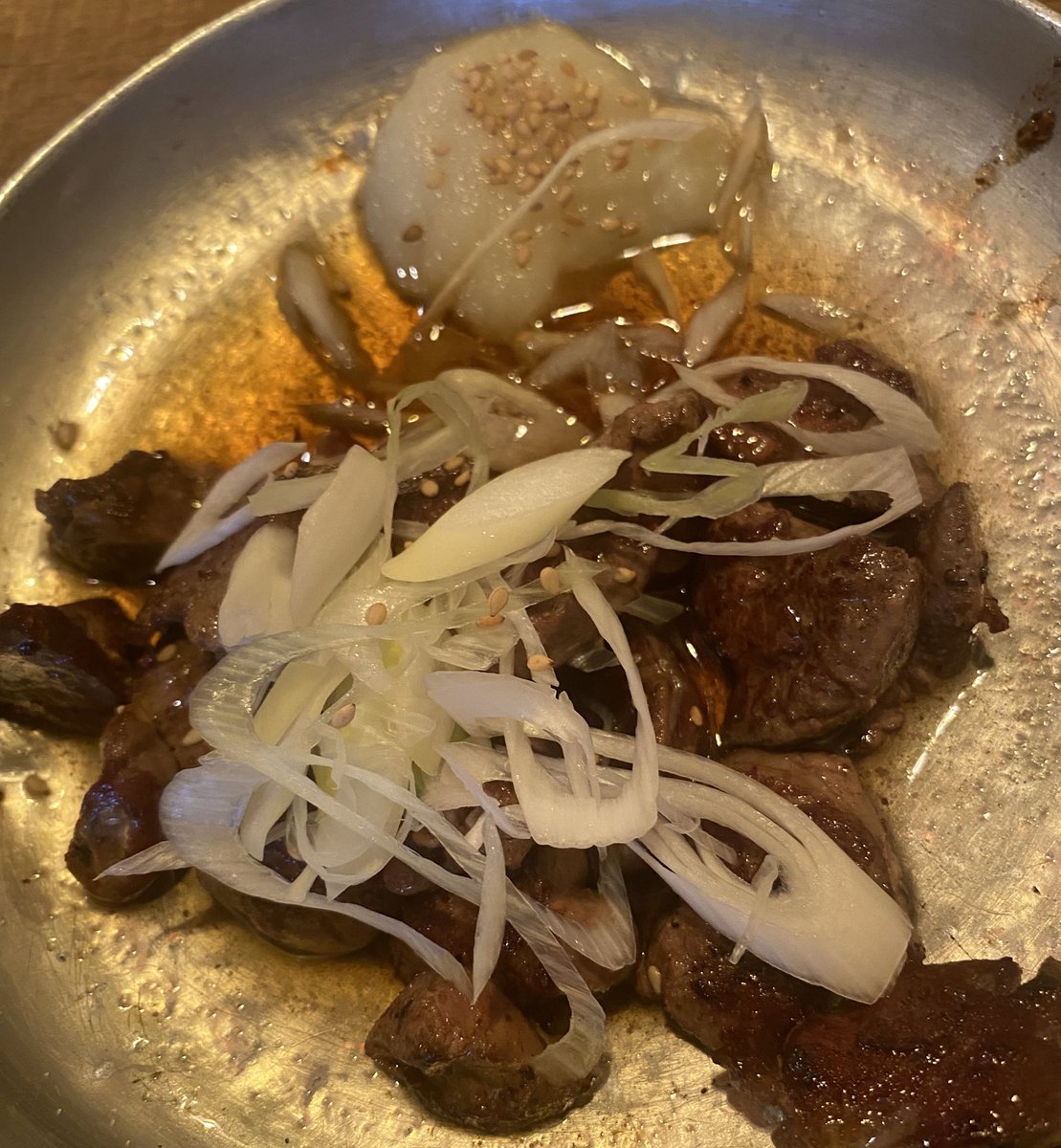 nanaka_chat's tweet photo. 炙りレバー＋にんにく＝♾🍻✨️
金曜日の午後も気合い入れていきましょう(๑•̀ㅂ•́)و✧ https://t.co/QMhtNv67tB