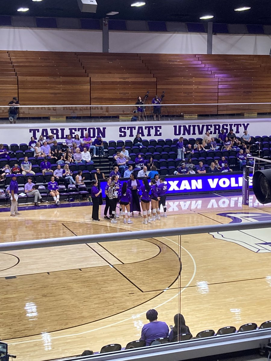 sherribphd's tweet image. Nothing better than a Purple Thursday win! 💜🏐 Our @TarletonVB crushed it with their first conference win, way to go. Go Texans!

#tarletonstateuniversity💜 #PurpleThursday #TexanNation #TexanPride #GoTexans #ConferenceWin #StudentAthletes