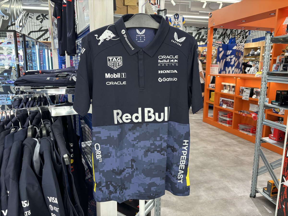 EUROSPORTSTOKYO's tweet image. 🏎️🔥#レッドブル 入荷情報🔥🏎️

／
オラクルレッドブルレーシングチーム×
#HYPEBEAST  
コレクション
＼

デジタルカモ柄がストリートをさらに演出させるアイテム😎
 #シンガポールGP ナイトレースに合わせて
特別なウェアを是非💥💥

#f1jp #SingaporeGP #RedBullRacing