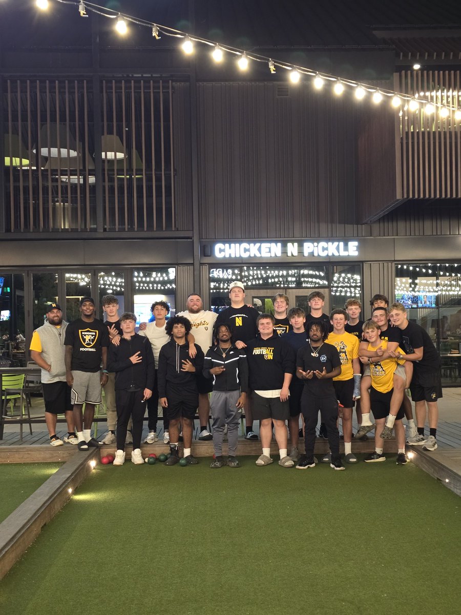 CoachMillard7's tweet image. Great night bonding as a defense at Chicken N Pickle! #Brotherhood #ConsistentGrowth #Knights