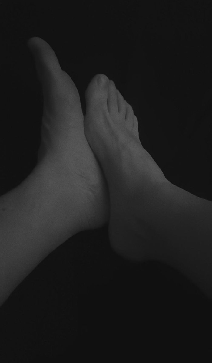 ginger_paw11585's tweet photo. Happy Thursday you pathetic little foot slaves .  Hold out your tongues  and clean your superiors 14s. https://t.co/zuS9EZUgVu