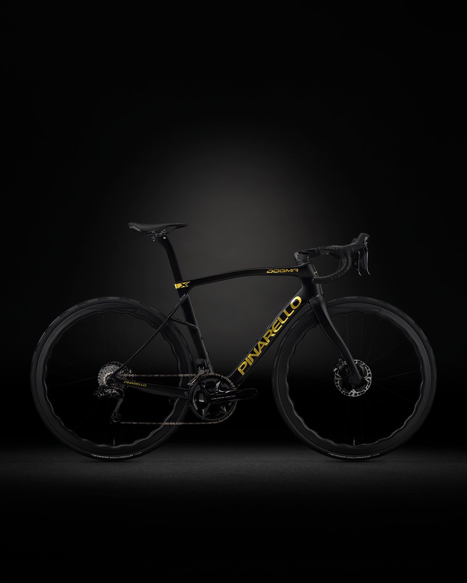 PINARELLO_JAPAN's tweet photo. DOGMA X MY26 COLLECTION
STARRY RED SHINY
LUXTER SKY SHINY
BLACK GOLD MATT
3つのニュールックが2026シーズンにラインアップ
https://t.co/I5RA8dH9RP
#iconmakers
#pinarello https://t.co/yYMl1S2C7O