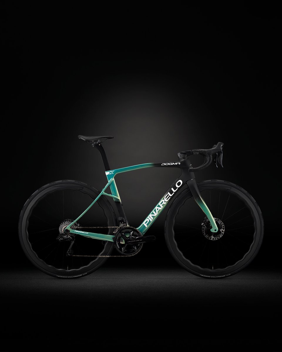 PINARELLO_JAPAN's tweet photo. DOGMA X MY26 COLLECTION
STARRY RED SHINY
LUXTER SKY SHINY
BLACK GOLD MATT
3つのニュールックが2026シーズンにラインアップ
https://t.co/I5RA8dH9RP
#iconmakers
#pinarello https://t.co/yYMl1S2C7O