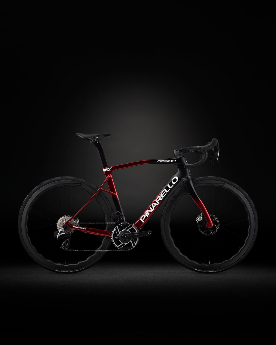 PINARELLO_JAPAN's tweet photo. DOGMA X MY26 COLLECTION
STARRY RED SHINY
LUXTER SKY SHINY
BLACK GOLD MATT
3つのニュールックが2026シーズンにラインアップ
https://t.co/I5RA8dH9RP
#iconmakers
#pinarello https://t.co/yYMl1S2C7O
