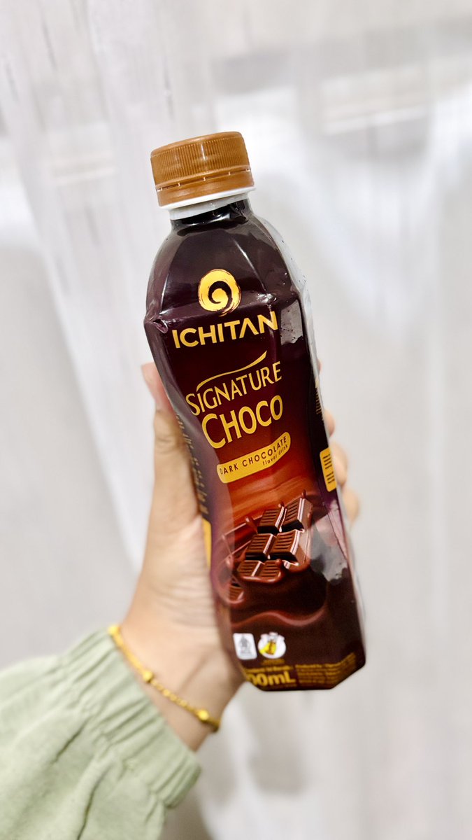 dinnaftr's tweet photo. ichitan dark choco, enak banget help!!!! 🍫 https://t.co/7AfXkJ044i