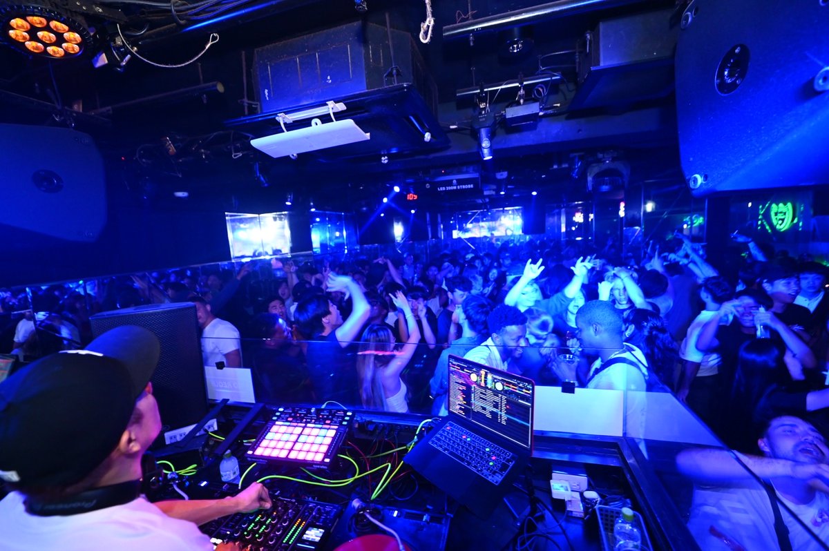 djsancon's tweet photo. いよいよ今夜 金曜日😎☝️
@kitsune_kyoto キツネ 3F
上がって来てます⤴️⤴️⤴️
Every Friday
kitsune kyoto
3F Floor
📸 @photo_tasuku
#HIPHOP #RanB
#REGGATON
#kyotonightlife #kyotoclub
#kyotonightclub #kyotonight
#internationalparty
#京都クラブ #京都夜遊び
#ヒップホップ https://t.co/hXswNJYByM