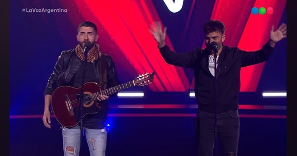jayvegaardiles's tweet image. Salvar a estos payasos y dejar ir a ella es los más injusto que vi #LaVozAgentina #ReactLaVoz