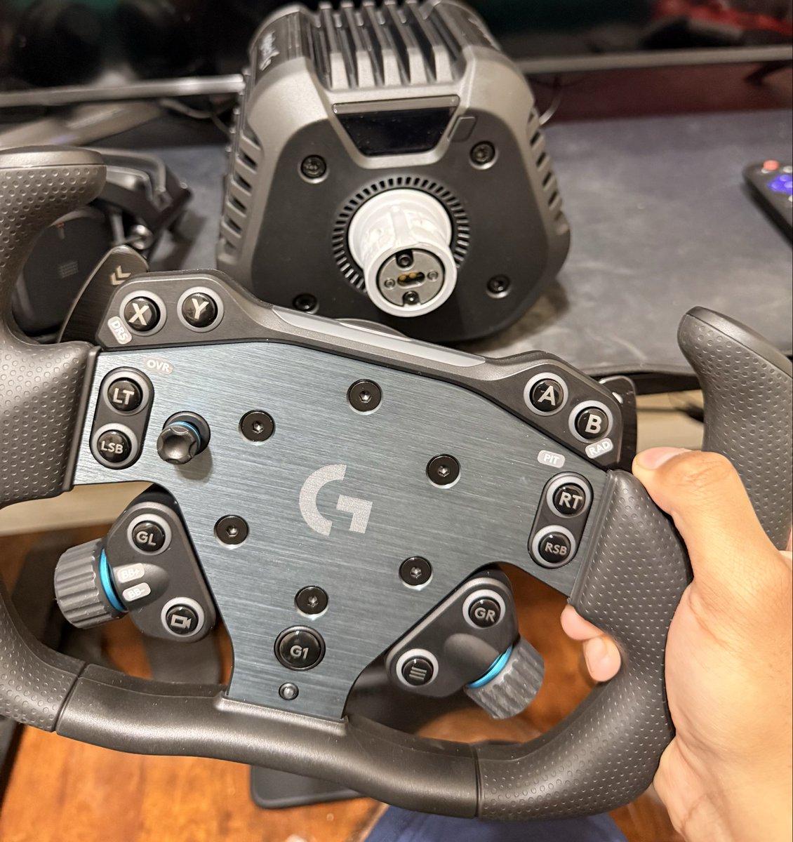 Logitech Wheel looking clean asf, next up is to get a Sim cockpit for this 😋