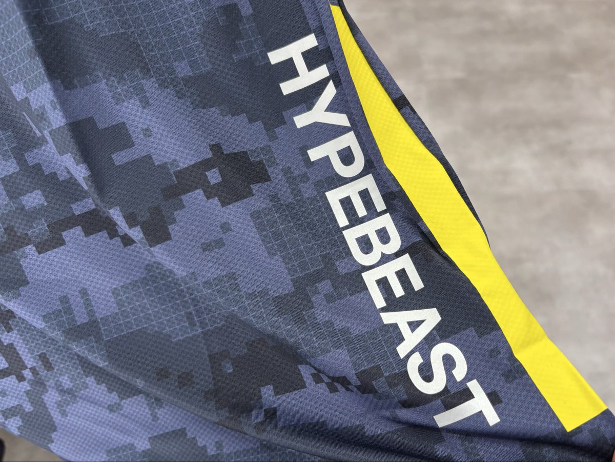 EUROSPORTSTOKYO's tweet image. 🏎️🔥#レッドブル 入荷情報🔥🏎️

／
オラクルレッドブルレーシングチーム×
#HYPEBEAST  
コレクション
＼

デジタルカモ柄がストリートをさらに演出させるアイテム😎
 #シンガポールGP ナイトレースに合わせて
特別なウェアを是非💥💥

#f1jp #SingaporeGP #RedBullRacing