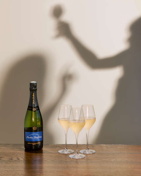 今年のハロウィン、どう過ごしますか？🎃
ちょっとドレスアップして、
グラス片手に楽しむ大人のハロウィンナイトを🥂✨

#ニコラフィアット のブリュットで、
週末のはじまりに“小さな魔法”を🍾🕯️

#nicolasfeuillattejapan #nicolasfeuillatte #champagne #シャンパン #シャンパーニュ