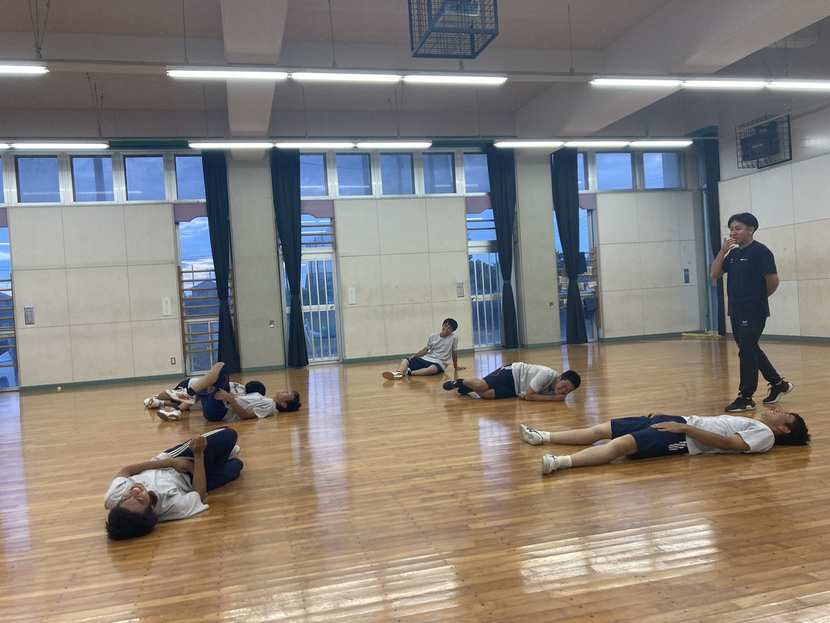 伊奈高校はテスト真っ最中、短時間のトレーニングのみ行い、土日も全体練習は無しです！佳境に入った県大会では、一次予選で対戦した下妻一高やリーグ戦仲間の茨城高校の快進撃に大きな刺激と勇気をもらっています！自分たちの置かれた環境を言い訳にせず、残りのシーズンも全力で頑張ります！