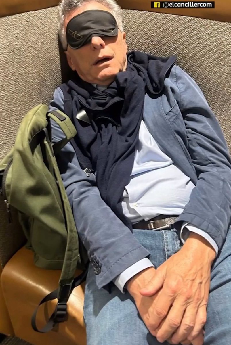 Vamos de nuevo....Acá comenzó todo. Con este tipo que se hace el boludo siempre y está esperando el golpe. Sí ,el que empezó a meterle a la gente el "mal del populismo" y entre Pandemia,Alberto... llegaron los hermanitos totalmente rotos mentalmente. Memoria está activo en PU🤫