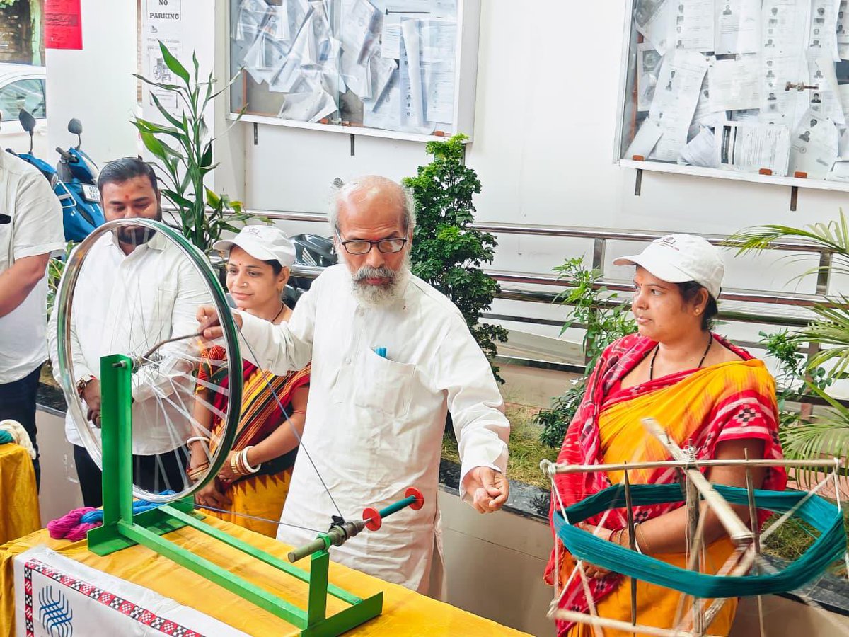 BalasoreUtkal's tweet photo. Children of Utkal Balashram Balasore observed Gandhi Jayanti in presence of Hon’ble MP Balasore @pcsarangi, Hon’ble MLA Sadar, President Zillaparisad, Collector Balasore @DBalasore, Sub-Collector Balasore and other dignitaries @WCDOdisha @OSCPSODISHA https://t.co/KUYsulTQVL