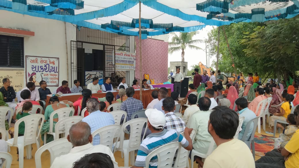 ACTDVADODARA's tweet photo. Sharing glimpses from the Gandhi Jayanti Special Gramsabha under AdiKarmayogiAbhiyan in Vadodara, Gujarat 🌿✨Villagers approved the Village Action Plan &amp; unveiled the Village Action Map as a Wall of Adi Seva Kendra a step towards strengthening tribal aspirations &amp; self-reliance. https://t.co/qhf6j2lyot