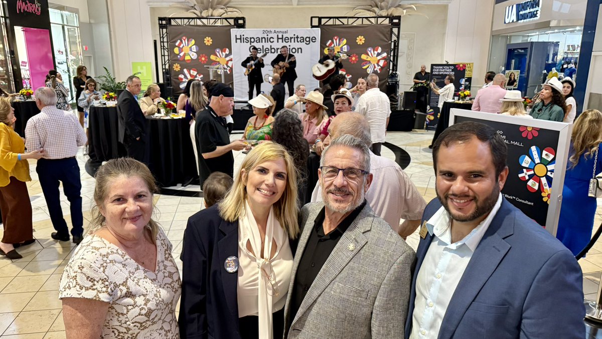 hispanicmdc's tweet image. 🌸 Celebrating the 20th Annual #HispanicHeritage Celebration – Noche de Honor at Miami International Mall!

HAAB members Dr. Gemma Carrillo and José Díaz joined Program Director Griselle Marino to share upcoming board events.

Special thanks to @commishbermudez for sponsoring…