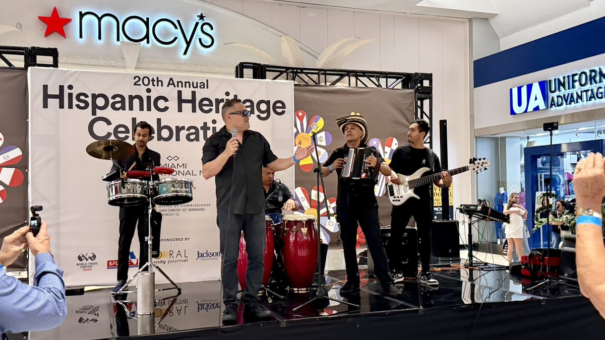 hispanicmdc's tweet image. 🌸 Celebrating the 20th Annual #HispanicHeritage Celebration – Noche de Honor at Miami International Mall!

HAAB members Dr. Gemma Carrillo and José Díaz joined Program Director Griselle Marino to share upcoming board events.

Special thanks to @commishbermudez for sponsoring…