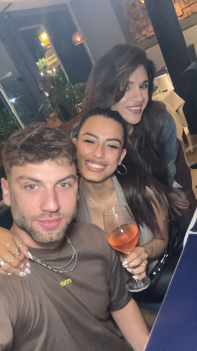 joooside's tweet photo. Lo feliz que es Luz cuando se junta con Luci y Tato, le brillan los ojitos 💖🥹 https://t.co/T4Wt2DYFP9