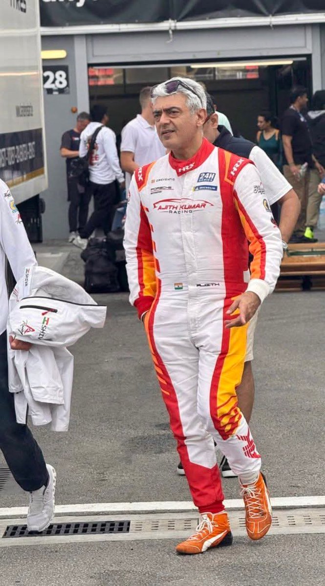 அனைத்து AK ரசிகர்களுக்கும் காலை வணக்கம்

#AjithKumar #AjithKumarRacing