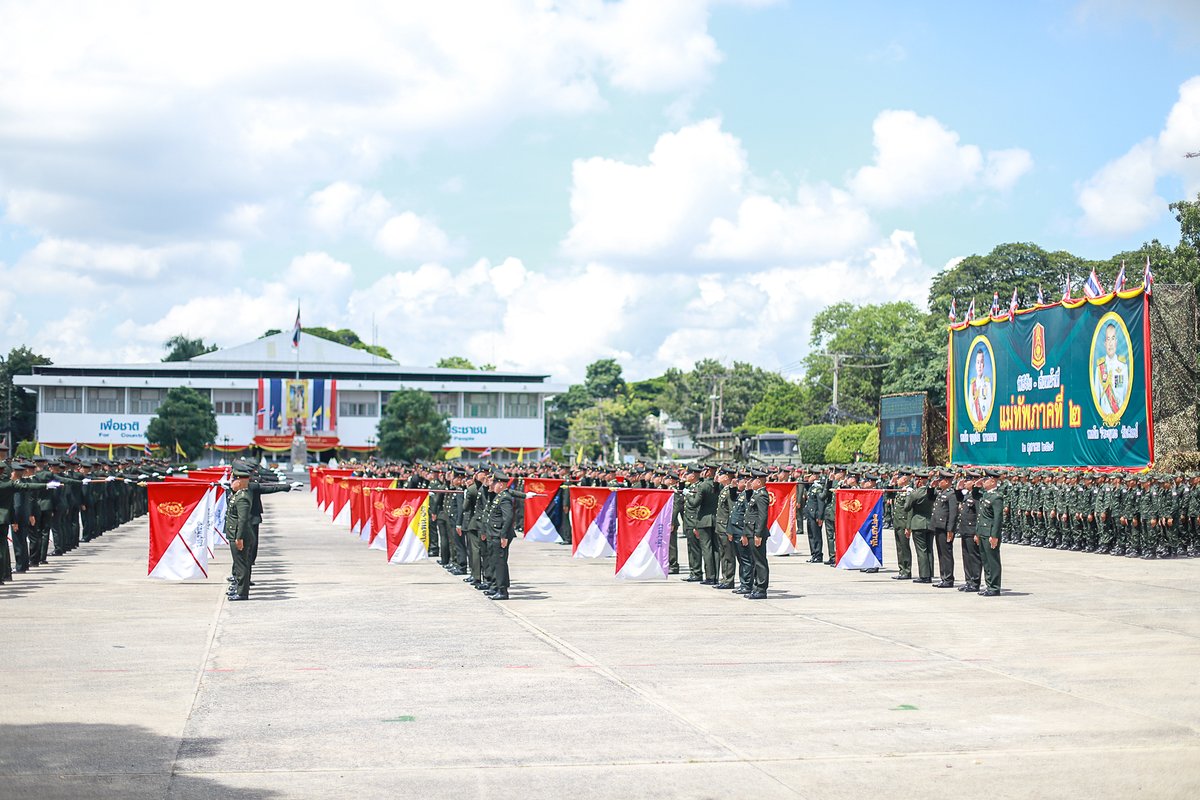 201_engineer's tweet image. พิธีรับ - ส่งหน้าที่ แม่ทัพภาคที่ 2
พ.ท.กฤษฎา ตะเภาพงษ์ ผบ.ช.2 พัน.201 นำหมู่ธงเกียรติยศฯ เข้าร่วมพิธีฯ เพื่อเป็นเกียรติในพิธีรับ - ส่งหน้าที่ แม่ทัพภาคที่ 2
ระหว่าง พล.ท.บุญสิน พาดกลาง แม่ทัพภาคที่ 2 (ท่านเก่า) กับ พล.ท.วีระยุทธ รักศิลป์ แม่ทัพภาคที่ 2 (ท่านใหม่)