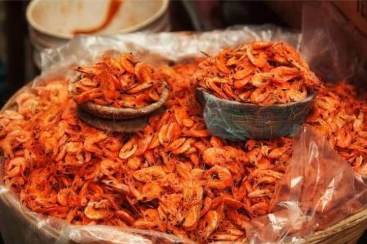 VSF202's tweet image. 🦐 Dried Shrimp from Viet Seafarm
Red | Whole | AD dried | Salt 8% | Moisture Dried Shrimp – Red, whole, AD dried. Moisture 18–21%, salt 8%, shelf life 12 mo.
Size options: 1.5–3.5 cm. Packed 10kg/carton.
📩 Nora – export5@vietseafarm.com.vn

#DriedShrimp #UmamiBoost #VietSe