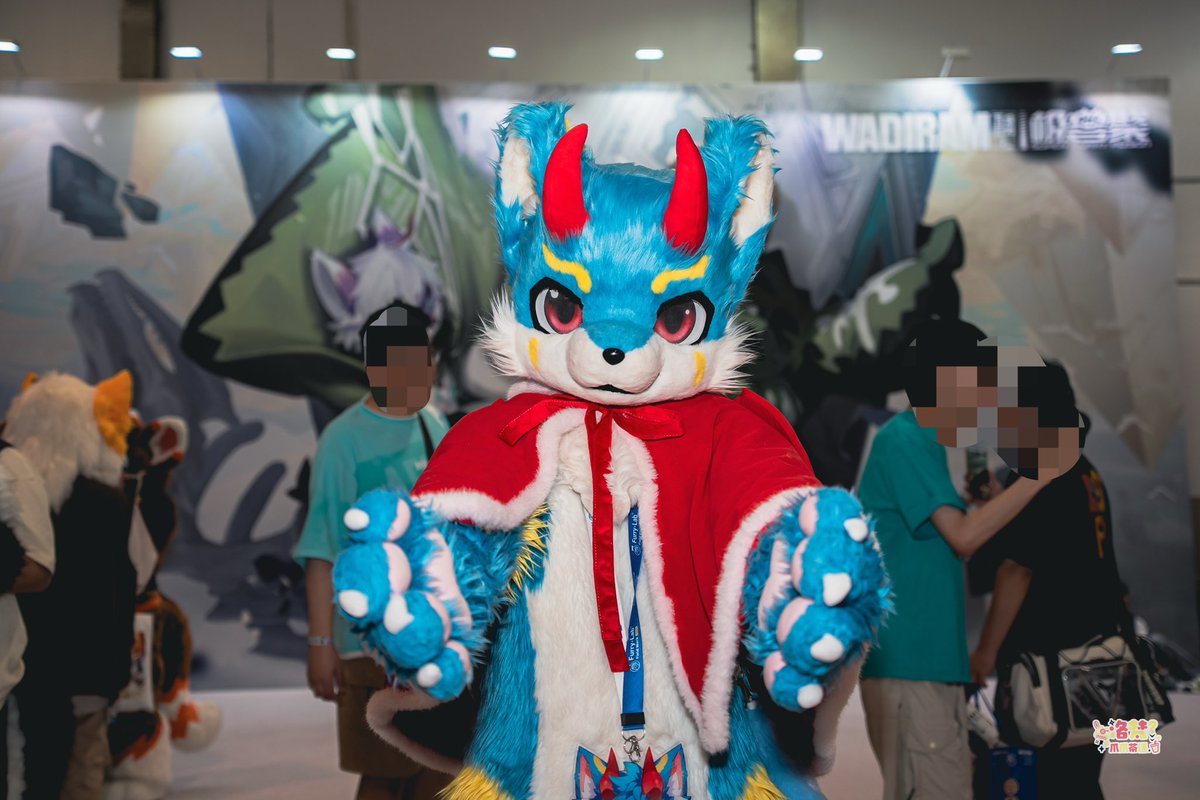 AOLIEKING's tweet photo. #FursuitFriday 

周五的爪爪，把疲惫都赶跑～ https://t.co/ePZmyblury