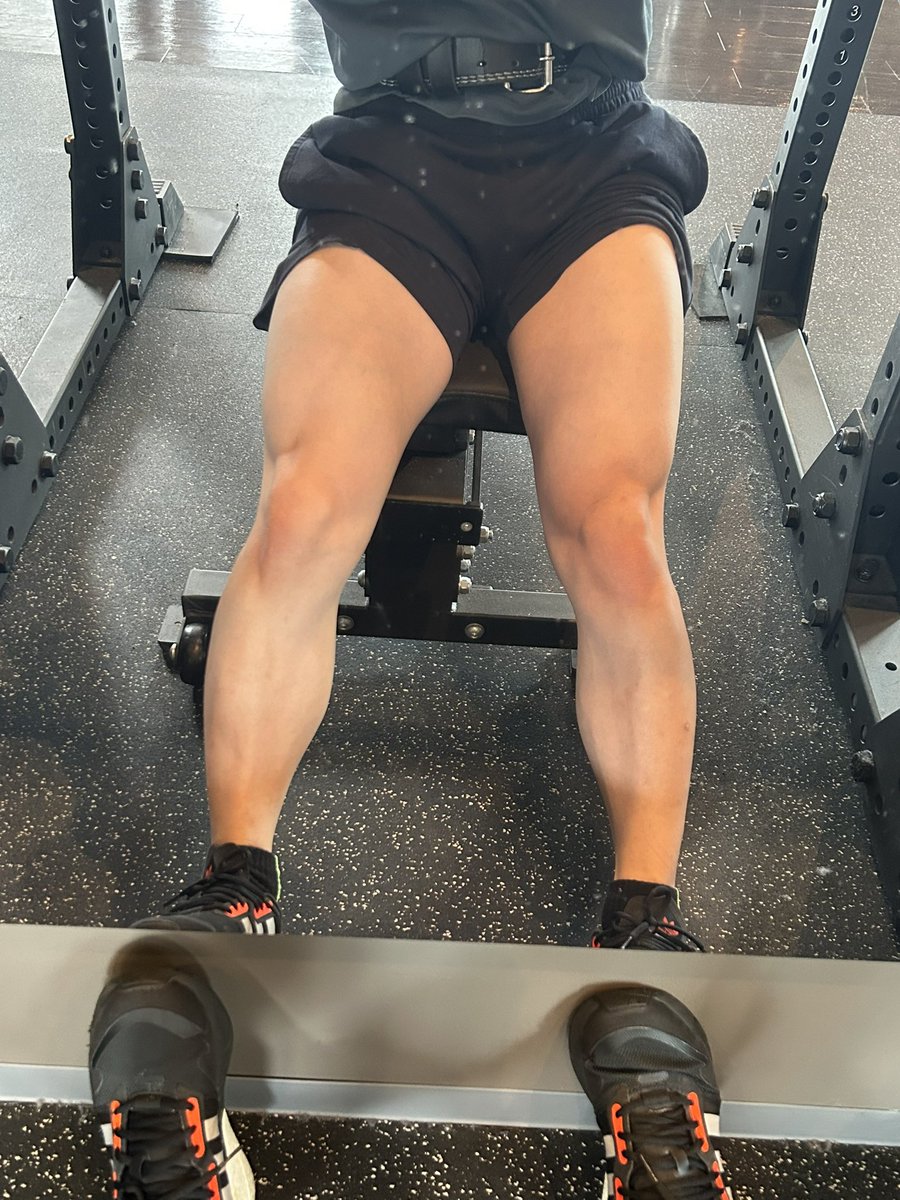 今日は大嫌いな足トレ💦
減量始めたら、スクワット120kgがすごくきつい😰
#筋トレ　#筋肉　#ジム