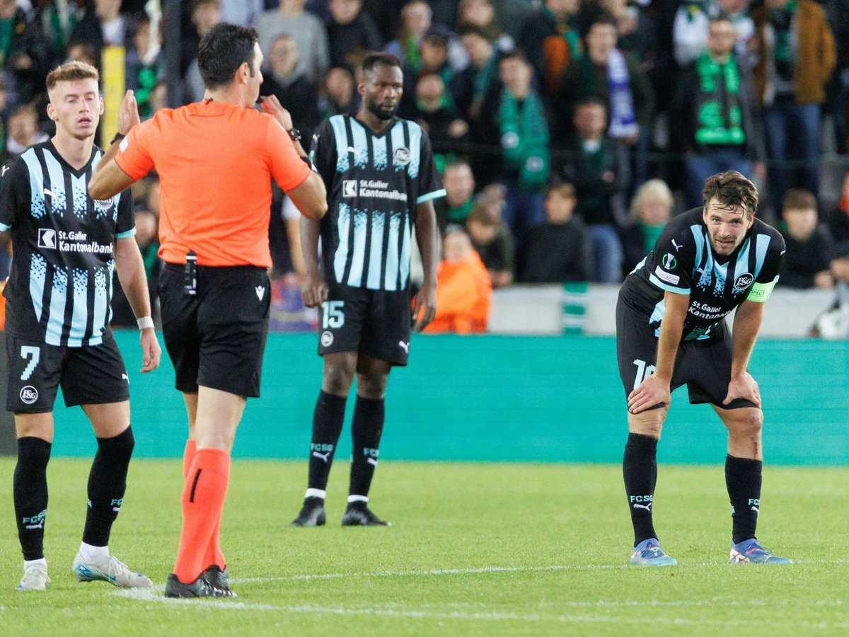 Lange Gesichter beim <a href="/FCSG_1879/">FC St.Gallen 1879 GRÜEWISS IM HERZ</a>. Heute vor einem Jahr verloren die Espen zum Auftakt der League Phase in der <a href="/Conf_League/">UEFA Conference League</a> beim belgischen Vertreter <a href="/cercleofficial/">Cercle Brugge</a> gleich mit 2:6. Nebenbei gab es noch eine saftige Busse der <a href="/UEFA/">UEFA</a> für das Abbrennen von mehreren Feuerwerkskörpern.