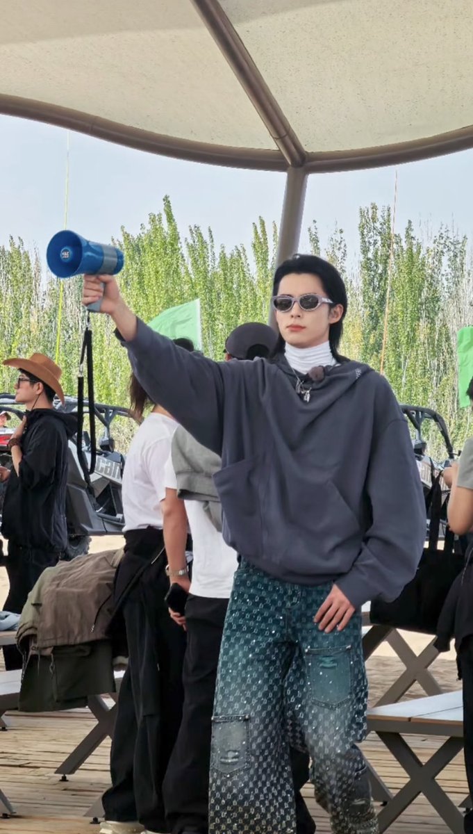 hydeingaway's tweet image. There are two megaphones in this photo 📢 

#DylanWang #WangHedi