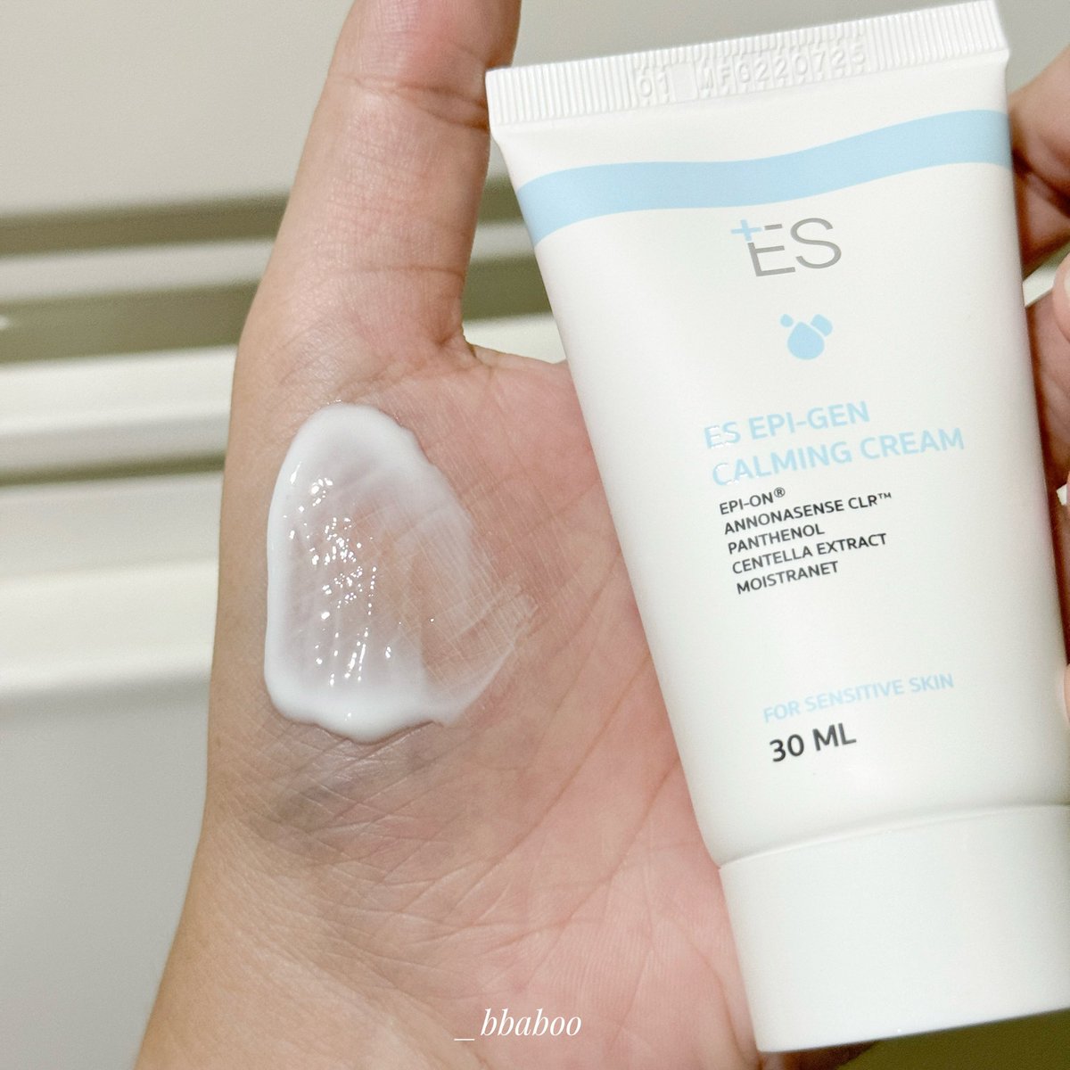 _bbaboo's tweet photo. น้องใหม่ของ ES เค้าทำถึงเกิน #มอยส์เจนผิวใหม่ ES Epi-gen Calming Creamเนื้อเข้มข้นมาก ทาปุ๊ป ผิวเงาเป็นกระจกเลย เสริม skin barrier ลดการระคายเคืองผิวดีมาก ผิวชุ่มชื้น เนียนนุ่มมากใครที่ติดใช้ B5+ ตัวดังมาลองตัวนี้ก่อนมีซ้ำแน่นอน 🩵✨ #ESMoisturizerNewGen #EpiGen #มอยส์หลังเลเซอร์ https://t.co/8dLSB59lcG