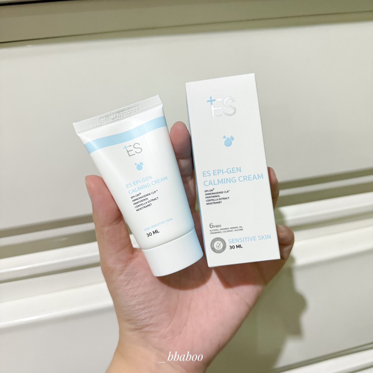 _bbaboo's tweet photo. น้องใหม่ของ ES เค้าทำถึงเกิน #มอยส์เจนผิวใหม่ ES Epi-gen Calming Creamเนื้อเข้มข้นมาก ทาปุ๊ป ผิวเงาเป็นกระจกเลย เสริม skin barrier ลดการระคายเคืองผิวดีมาก ผิวชุ่มชื้น เนียนนุ่มมากใครที่ติดใช้ B5+ ตัวดังมาลองตัวนี้ก่อนมีซ้ำแน่นอน 🩵✨ #ESMoisturizerNewGen #EpiGen #มอยส์หลังเลเซอร์ https://t.co/8dLSB59lcG