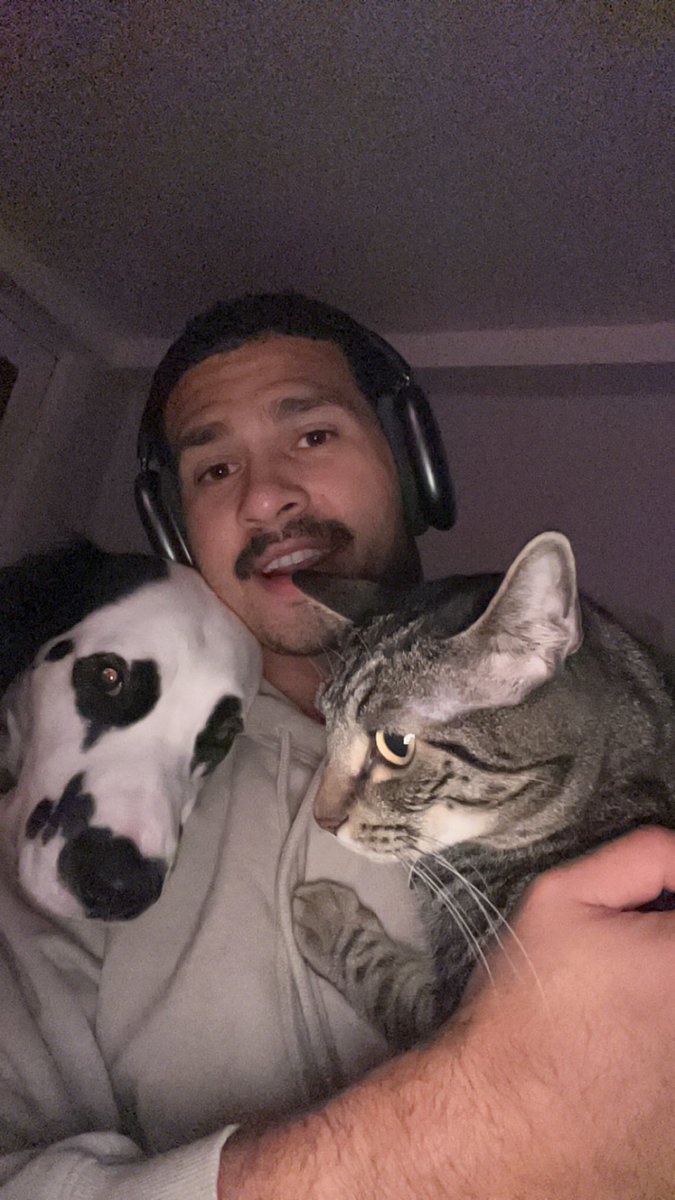 jay_lorswift's tweet image. #TSTheLifeofaShowgirl The cutest stage crew!