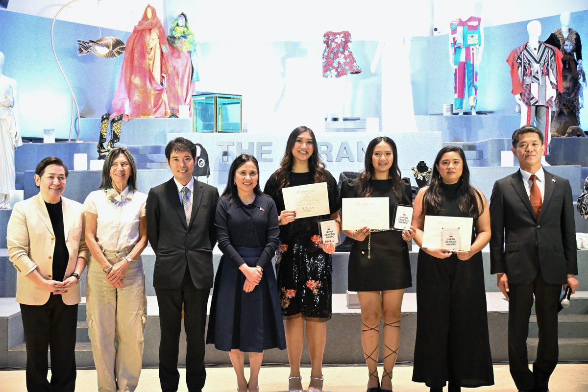 AmbJPNinPH's tweet image. Joined Fashion Aid Philippines for the final awarding ceremony of The Grant initiative, with some recipients participating in this year’s #JENESYS Programme! 🗾🧵 Hats off to them and I can’t wait to hear about their adventures in their upcoming journey in 🇯🇵! 👏