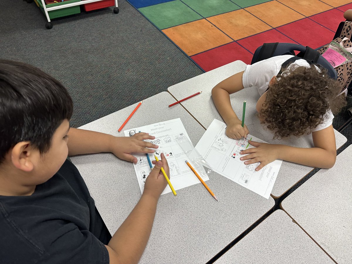 CounselorLife26's tweet photo. Gators are hard at work completing their Meet the Counselor activities . https://t.co/G4aTiJuFuQ
