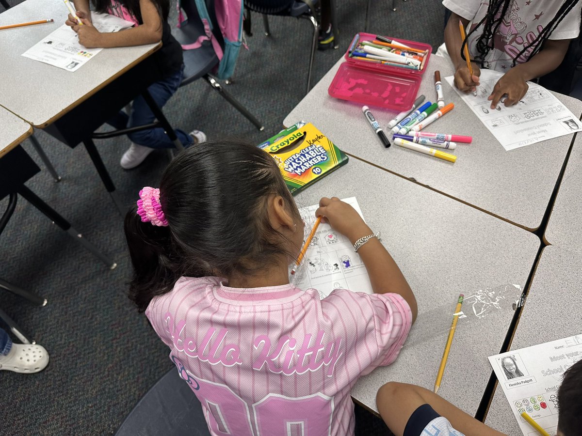 CounselorLife26's tweet photo. Gators are hard at work completing their Meet the Counselor activities . https://t.co/G4aTiJuFuQ