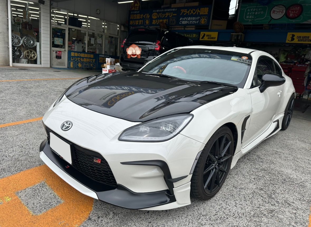 こんにちは！ GR86 BRZ専用ウィズオリジナルカーボンボンネットをお