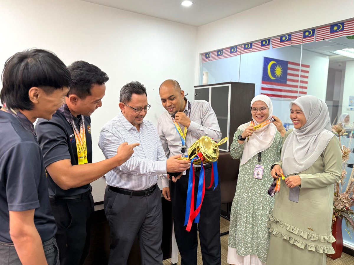 TCorpSdnBhd's tweet photo. Warga kerja TEKUN Corporation mewakili ibu pejabat tidak sekadar mengambil bahagian, malah turut menyerlah dengan pencapaian yang  membanggakan. Tahniah diucapkan kepada semua peserta yang telah berjuang dengan penuh dedikasi serta menjulang semangat kesukanan yang tinggi https://t.co/5ayNoyw60X
