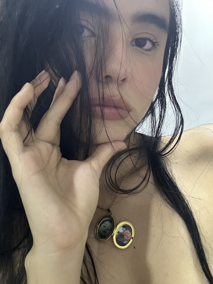Veronica tweet media