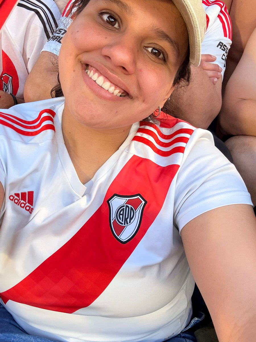 Este día guardado por siempre en mí corazón! 
TE AMO <a href="/RiverPlate/">River Plate</a> 🐔🤍❤️🙌🏻