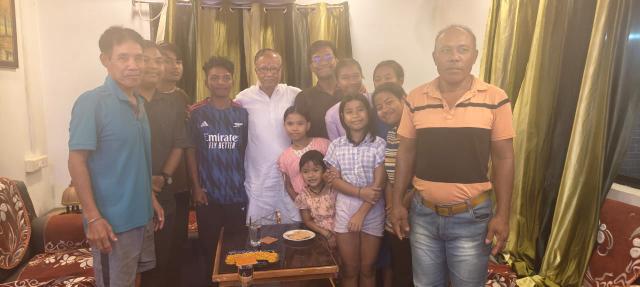 BishnuPadaRay12's tweet image. During my visit to Car Nicobar, tribal youths & children expressed their heartfelt wish – to meet Hon’ble PM Shri @narendramodi Ji
They admire him for opening doors of opportunity through globalization & digitalization, even in remote tribal regions. 🌍✨
#NewIndia #TribalYouth
